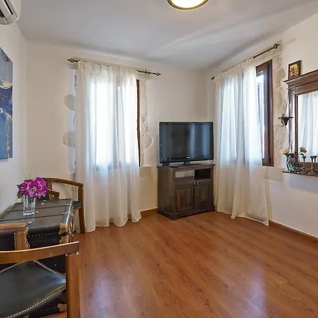 Pinelopi Stonehouse Rethymno