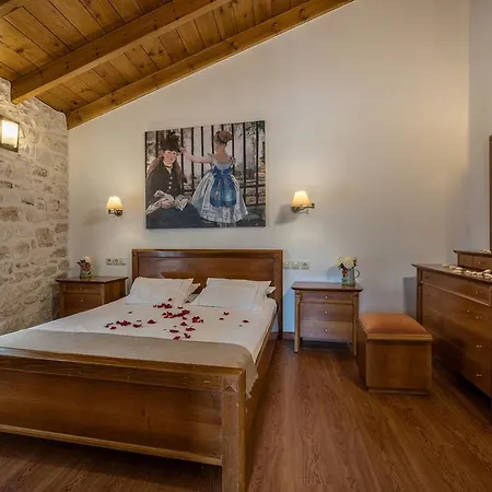 Vila Pinelopi Stonehouse *